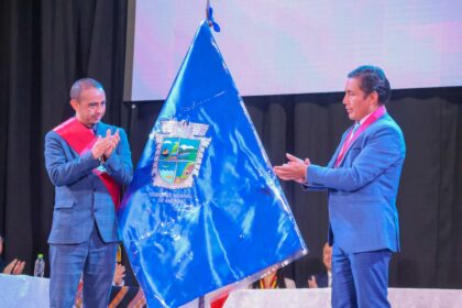 entrega bandera koki noriega
