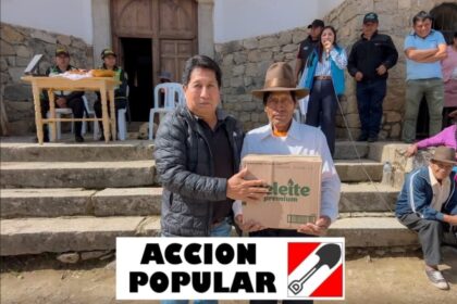 Cavino Cautivo Precandidato regional regala cajas de aceite en el sello de su agrupación política en Yungay