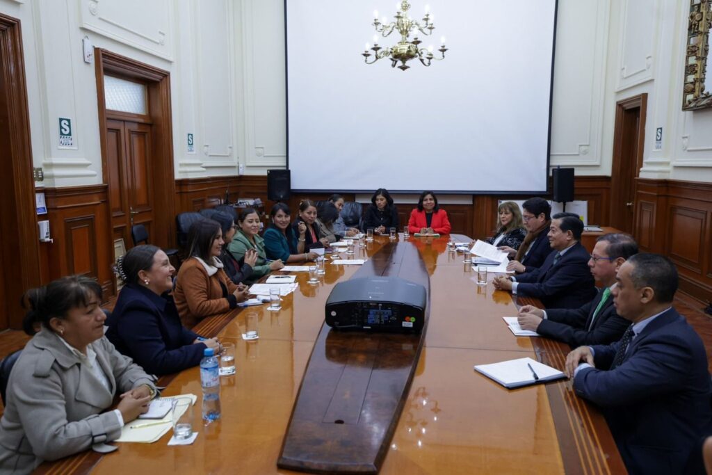 Magaly Roldán reunión PCM