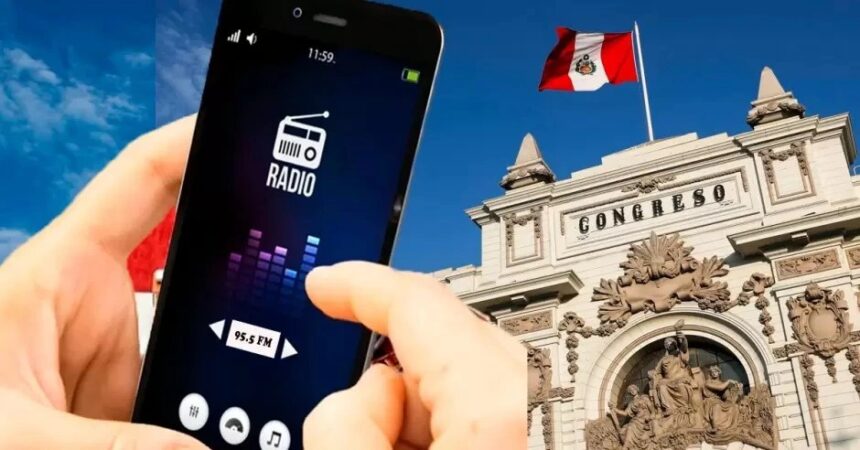 Radio en celulares iniciativa Lady Camones