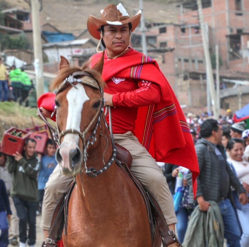 Waldir Medina Melgarejo, hermano del prófugo exalcalde Javier Medina Melgarejo ( por colusión y lavado de activos), candidatea con el partido Somos Perú.