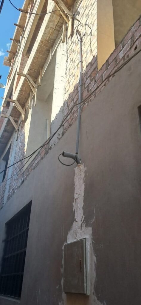 gerente de desarrollo de Quillo habría construido mansión de 4 pisos que de acuerdo al código del suministro eléctrico figuraría a nombre de un familiar