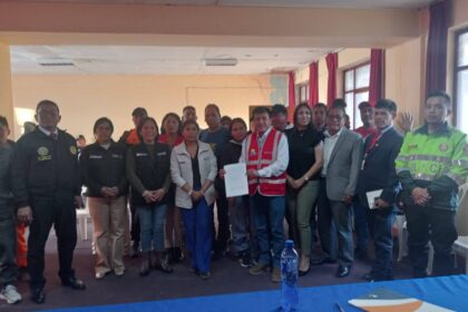 𝗦indicatos de construcción civil firman acta de paz social
